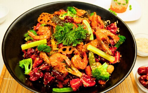 愉肴麻辣香锅加盟费