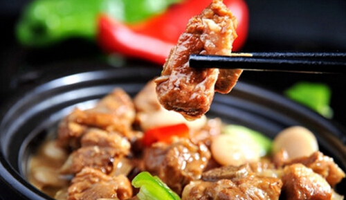 乔小厨黄焖鸡米饭加盟费是多少？投资不到9万元，致富钥匙握在手！