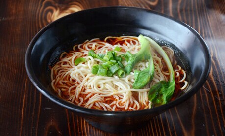 京小面加盟费是多少？投入33万，收入翻倍赚！