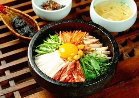 美石记石锅拌饭加盟费是多少?22万元不可少!