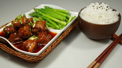 骨叨骨叨排骨饭加盟最少多少钱？