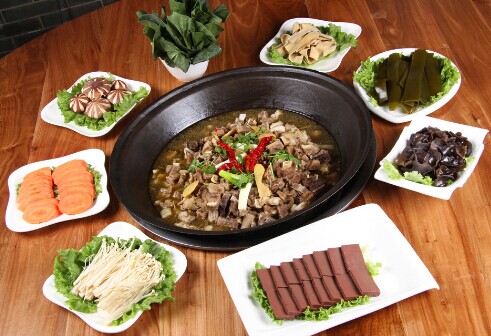 巧媳妇铁锅炖加盟最少多少钱？