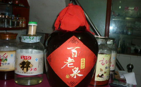 百老泉散装白酒加盟费是多少？8.2万元即可成功加盟！