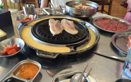老板娘的烤肉店加盟最少需要多少钱?