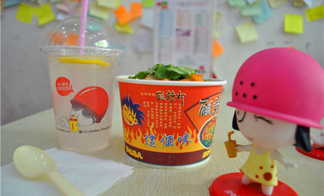 红色巴士茶饮加盟费是多少？至少要支出10.7万元！