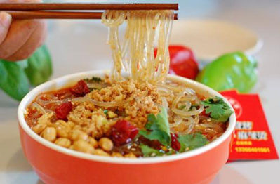 烧鹅仔酸辣粉加盟费是多少?初始投资6.95万元!