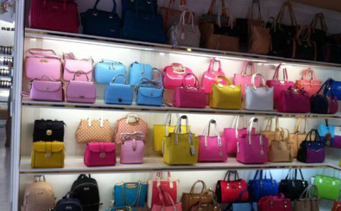 蒙拉丽莎皮具加盟费是多少？投资25.55万元即可加盟！