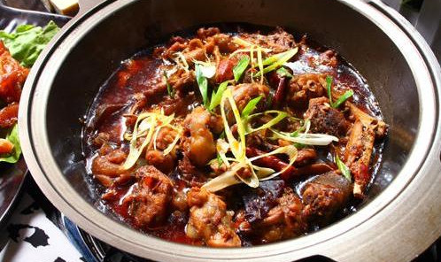 九猪麻辣烫加盟店多少钱?7.7万元就能发家致富! 九猪麻辣烫加盟店多少钱?7.7万元就能发家致富!