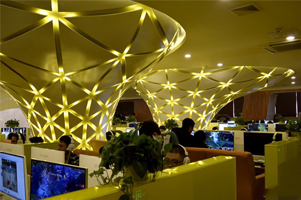 青春飞扬网咖加盟