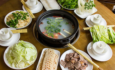 杨记砂锅加盟店要多少钱？10万元让你迈进财富大门！