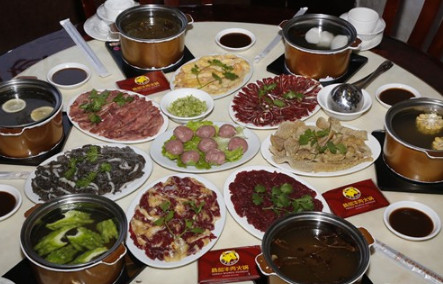 蒸靠谱火锅加盟费是多少？