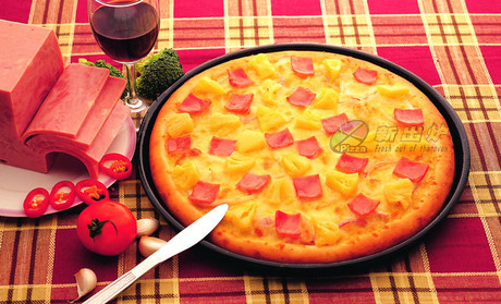 新出炉手握披萨加盟费是多少?两三万即可起步!