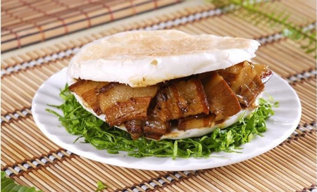 渝人码头骨汤麻辣烫加盟