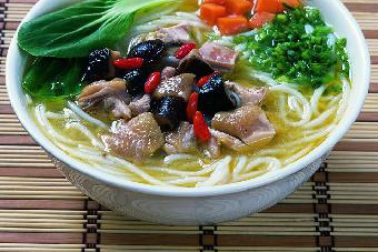 华师傅过桥米线加盟费是多少?17.5万元低风险创业!