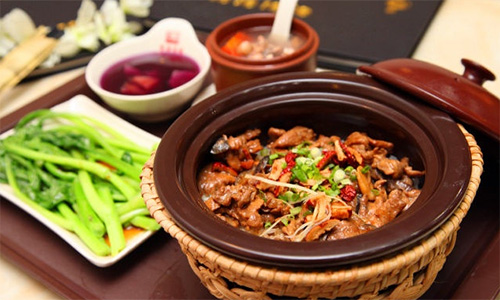 依立紫砂煲仔饭加盟