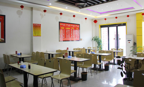 渝人码头骨汤麻辣烫加盟