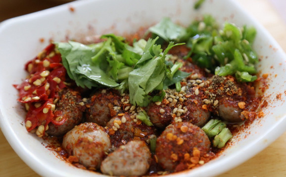 晓黄七麻辣烫加盟