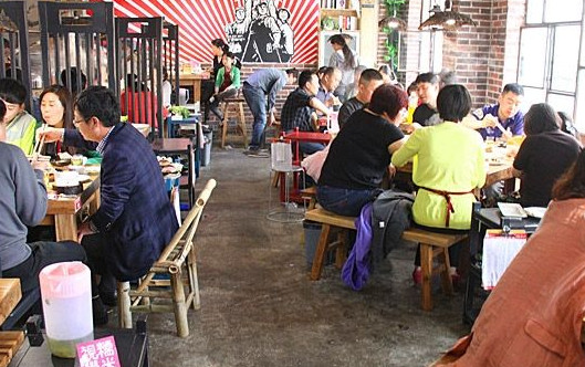 锅巴饮年代火锅加盟