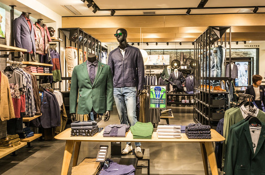 本色服饰加盟店