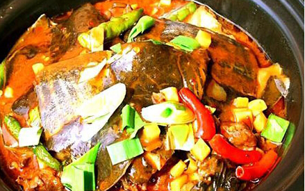 屯老二农家铁锅炖加盟店