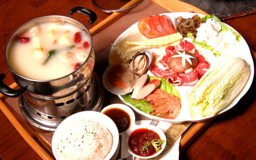 八斗厨火锅加盟店