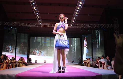 雷洛斯天使加盟