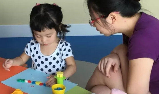 艾右亲子教育加盟