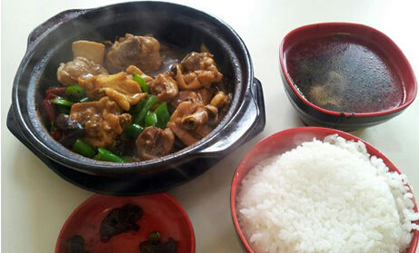 开杨氏黄焖鸡米饭加盟店
