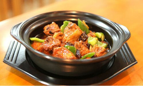 泉聚阁黄焖鸡米饭加盟