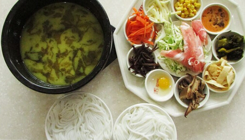 鱼线牵老坛酸菜米线加盟