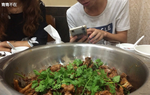 红顶老汉烧鸡公加盟