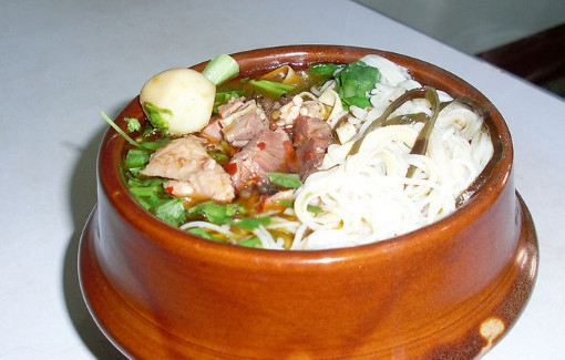 阿宏砂锅煨面加盟