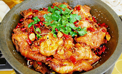 亚亚石锅鱼加盟