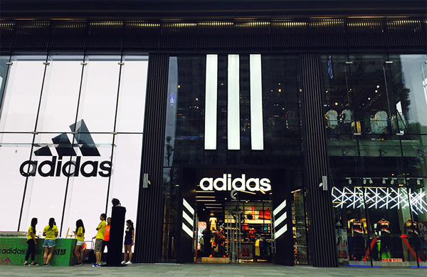 阿迪达斯折扣店