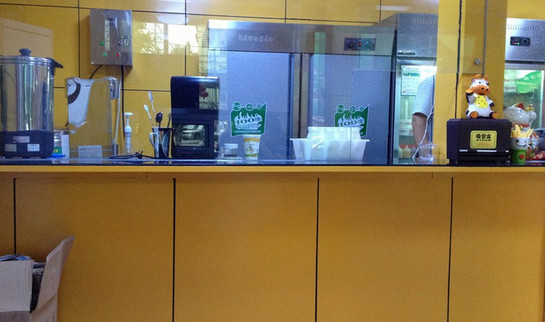 伊滴鲜奶吧加盟