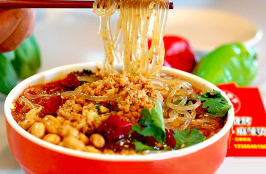 吴含东麻辣烫加盟店