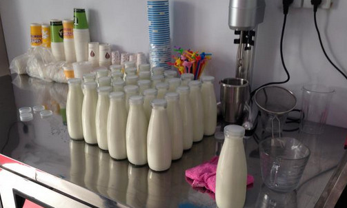 特地鲜奶吧加盟