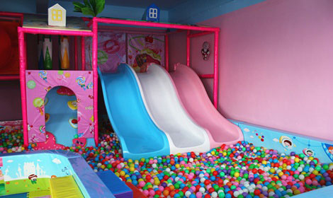 小淘气儿童乐园加盟