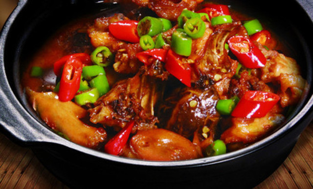 泉聚阁黄焖鸡米饭加盟