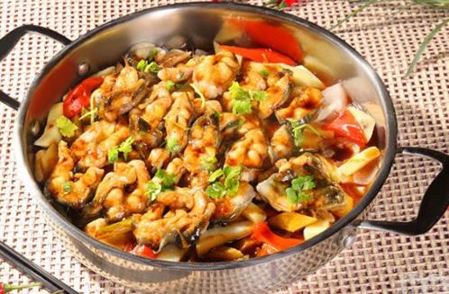 谷太吉三汁焖锅加盟