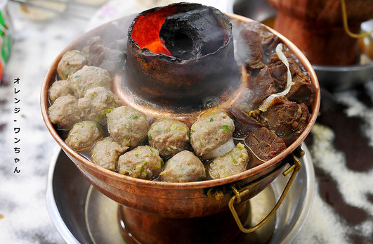 酩悦炭烧火锅加盟店