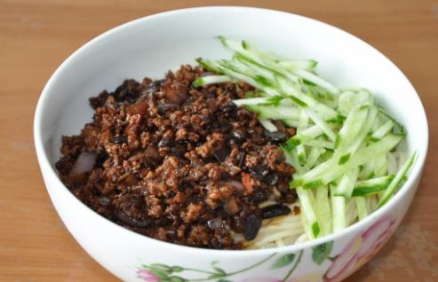 小融炸酱面加盟