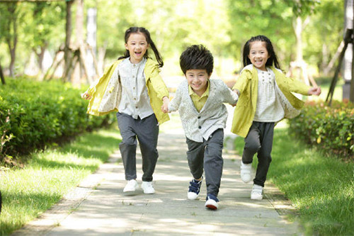 西潘达童装加盟店