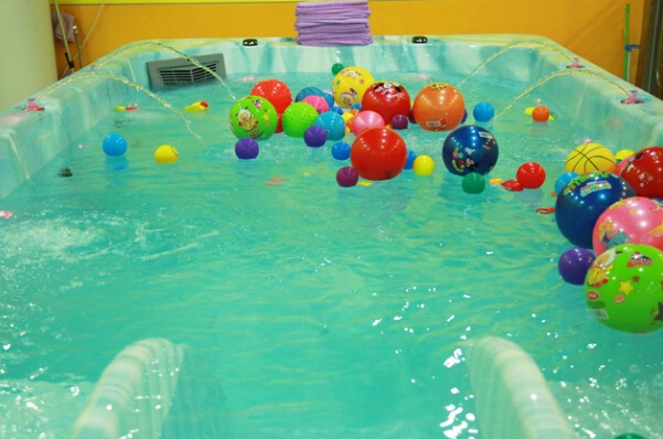 家有儿女婴幼儿水育游泳馆加盟