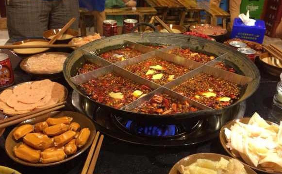 牛喳喳老火锅加盟