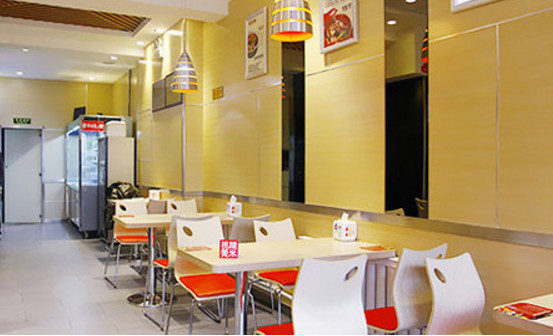 青山海鲜砂锅麻辣烫加盟