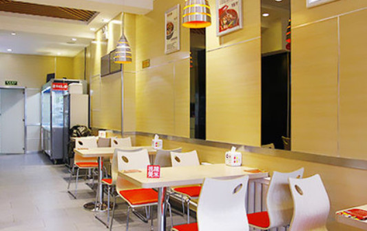 青山海鲜砂锅麻辣烫加盟