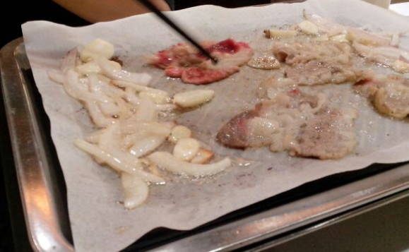 金真子纸上烤肉加盟