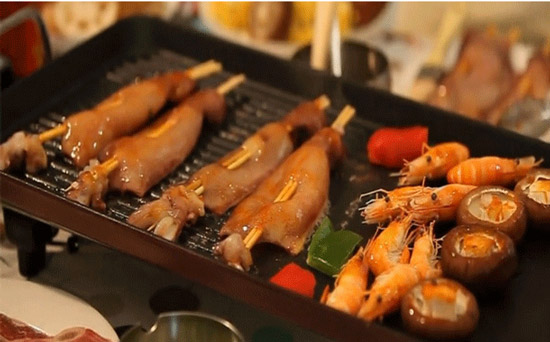 神火源石板烤肉加盟