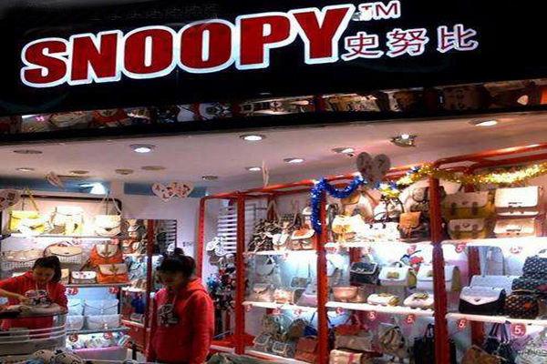 史努比童装加盟店型